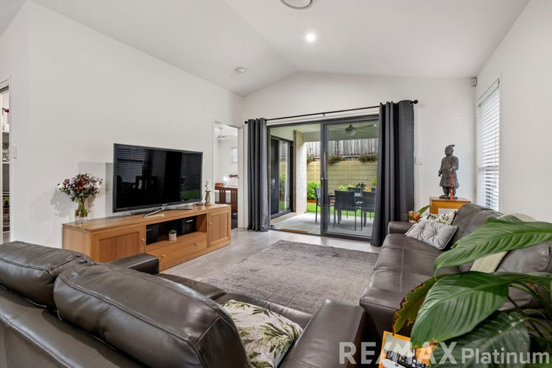 Photo - 32 Palatial Crescent, Narangba QLD 4504 - Image 9