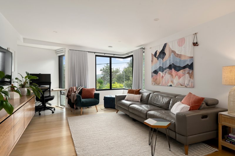 Photo - 32 Palomar Parade, Freshwater NSW 2096 - Image 4