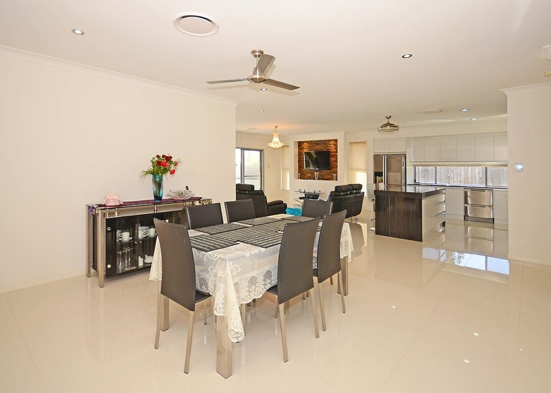 Photo - 32 Parklands Boulevard, Wondunna QLD 4655 - Image 6