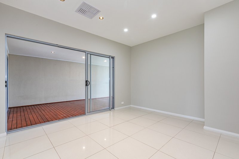 Photo - 32 Penzance Ave , Christies Beach SA 5165 - Image 6