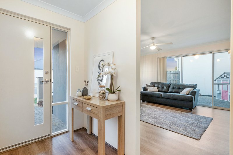 Photo - 32 Peridot Pass, Wellard WA 6170 - Image 4