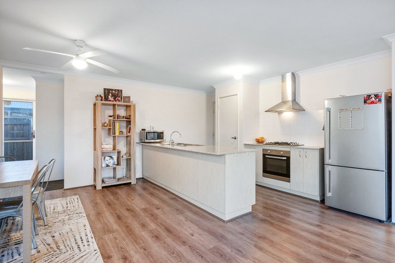 Photo - 32 Peridot Pass, Wellard WA 6170 - Image 11