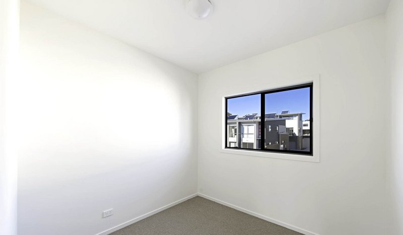 Photo - 3/2 Pipeclay Street, Lawson ACT 2617 - Image 10