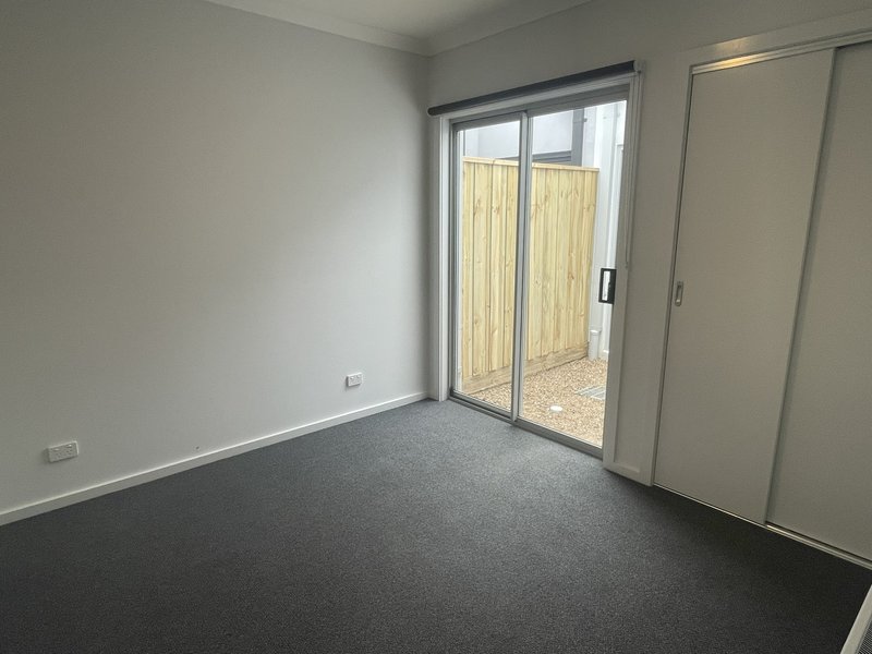 Photo - 32 Quarter Way, Donnybrook VIC 3064 - Image 8