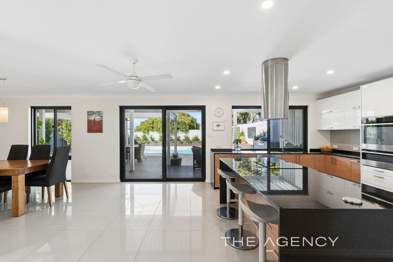 Photo - 32 Ranford Way, Hillarys WA 6025 - Image 3