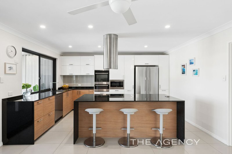 Photo - 32 Ranford Way, Hillarys WA 6025 - Image 4