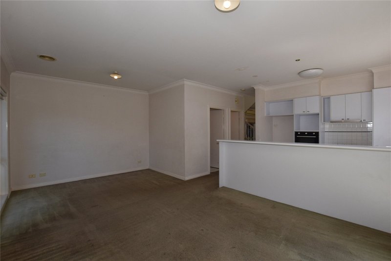 Photo - 32 Ray Drive, Balwyn North VIC 3104 - Image 3