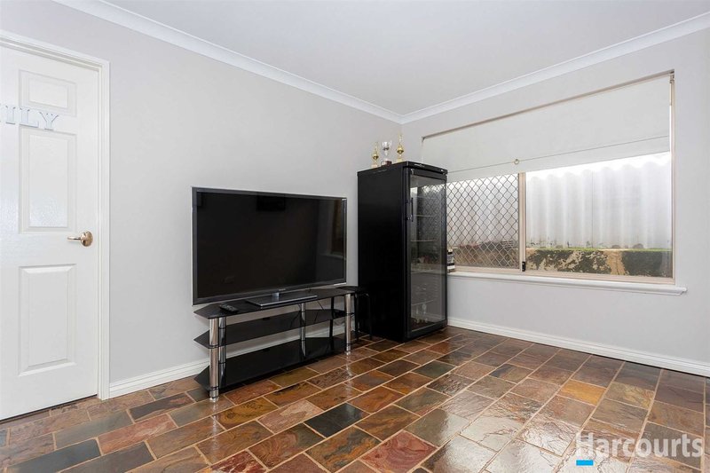 Photo - 32 Rayner Drive, Landsdale WA 6065 - Image 15