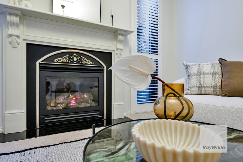 Photo - 32 Redcliffe Terrace, Taylors Hill VIC 3037 - Image 4