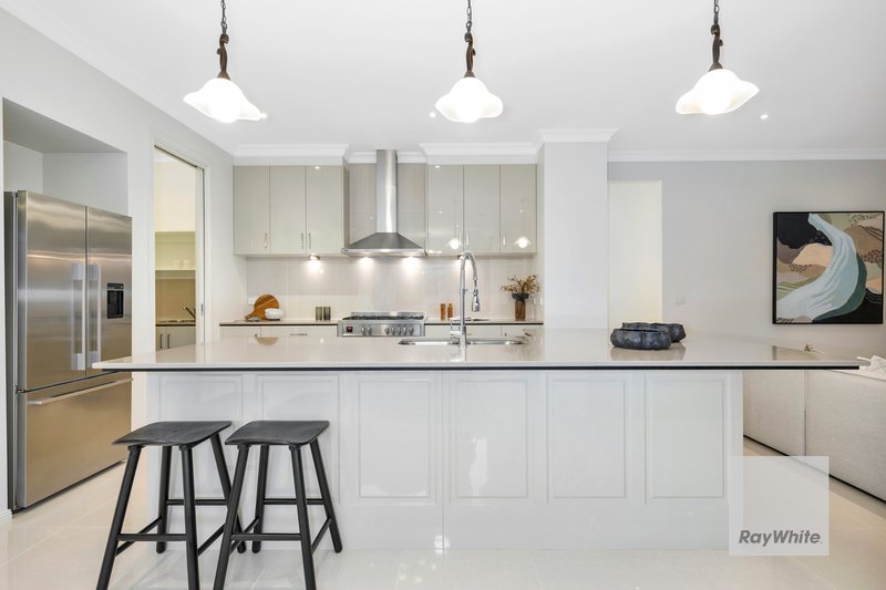 Photo - 32 Redcliffe Terrace, Taylors Hill VIC 3037 - Image 8