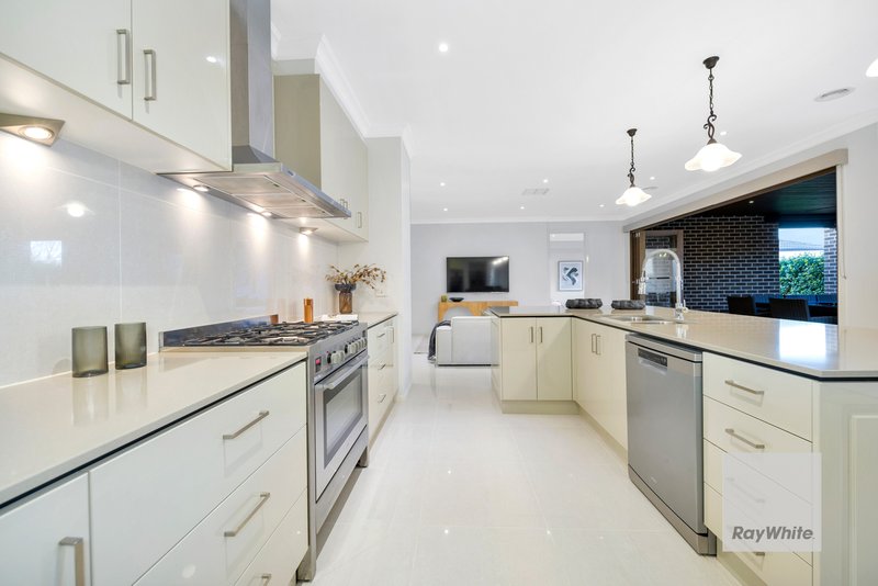 Photo - 32 Redcliffe Terrace, Taylors Hill VIC 3037 - Image 9