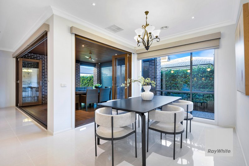 Photo - 32 Redcliffe Terrace, Taylors Hill VIC 3037 - Image 11