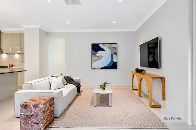 Photo - 32 Redcliffe Terrace, Taylors Hill VIC 3037 - Image 12