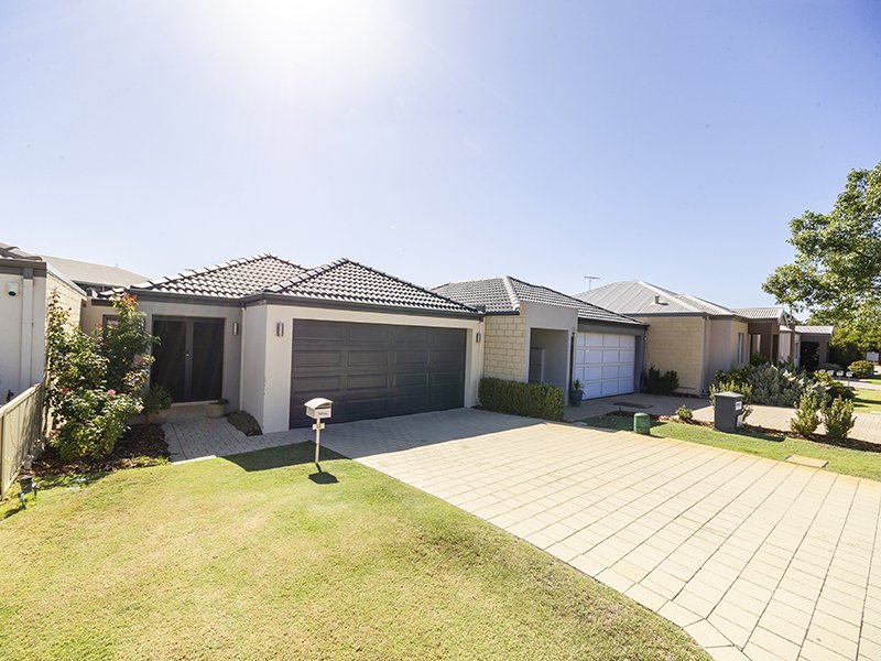 Photo - 32 Redgum Dr , Ballajura WA 6066 - Image 7