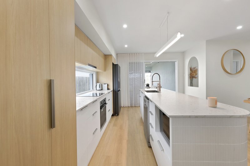 Photo - 32 Regal Circuit, Beaconsfield QLD 4740 - Image 4