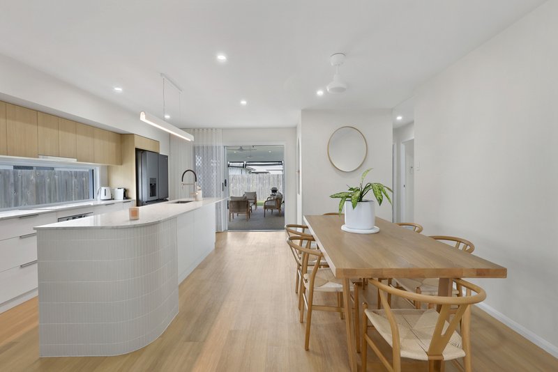Photo - 32 Regal Circuit, Beaconsfield QLD 4740 - Image 6