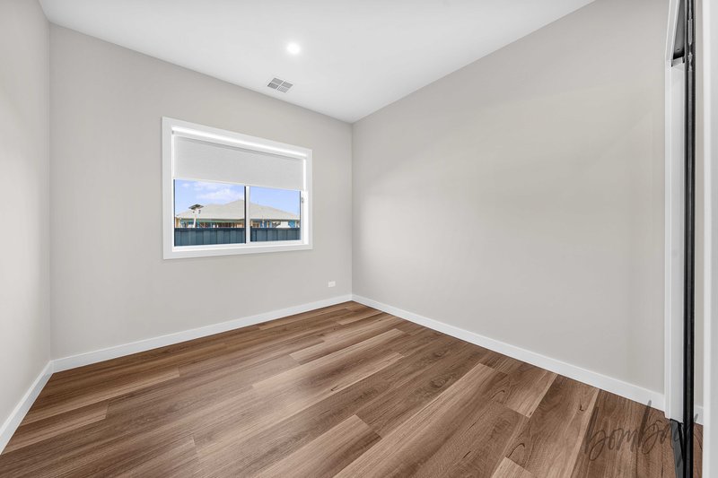 Photo - 32 Rind Crescent, Donnybrook VIC 3064 - Image 12