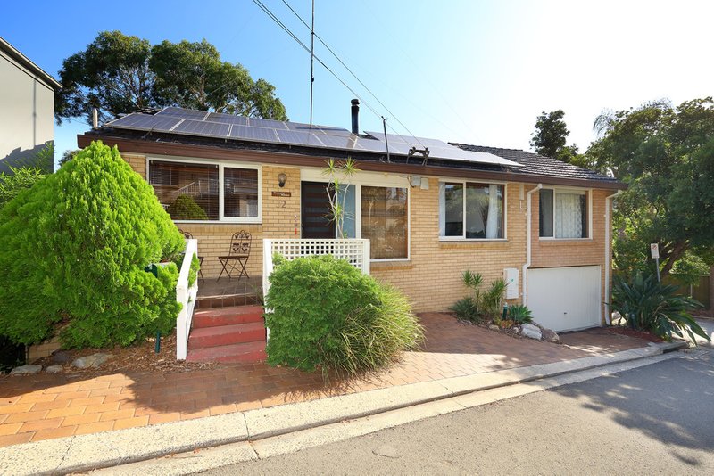 Photo - 32 Robyn Street, Peakhurst Heights NSW 2210 - Image 2