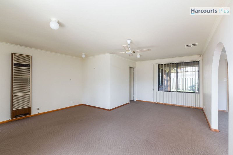 Photo - 32 Rogana Crescent, Hallett Cove SA 5158 - Image 4