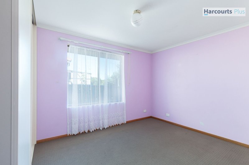 Photo - 32 Rogana Crescent, Hallett Cove SA 5158 - Image 12