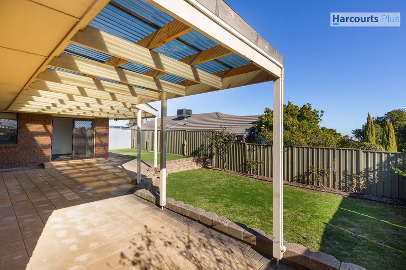 Photo - 32 Rogana Crescent, Hallett Cove SA 5158 - Image 17