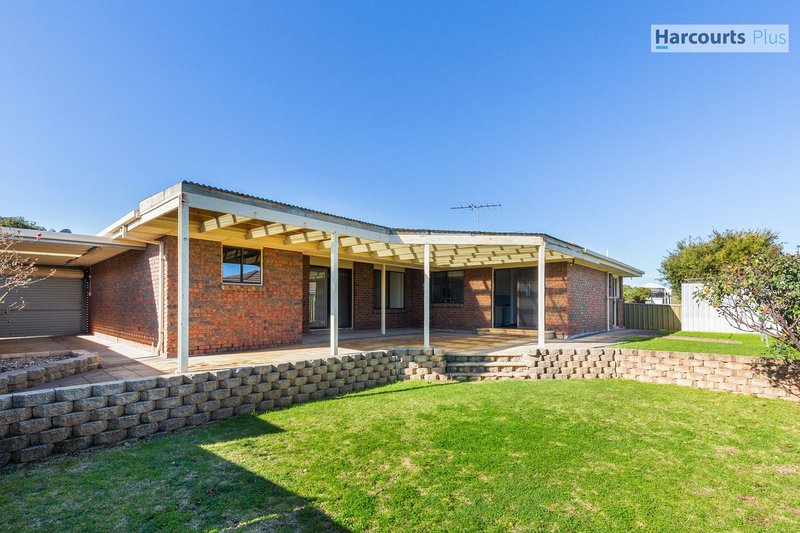 Photo - 32 Rogana Crescent, Hallett Cove SA 5158 - Image 18