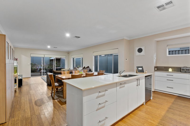 Photo - 32 Roulettes Parade, Clarkson WA 6030 - Image 6