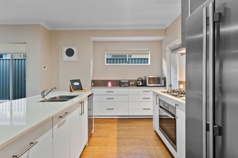 Photo - 32 Roulettes Parade, Clarkson WA 6030 - Image 7