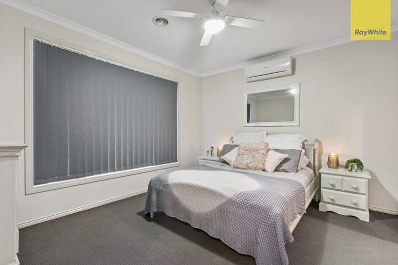 Photo - 32 Sagan Drive, Cranbourne North VIC 3977 - Image 3