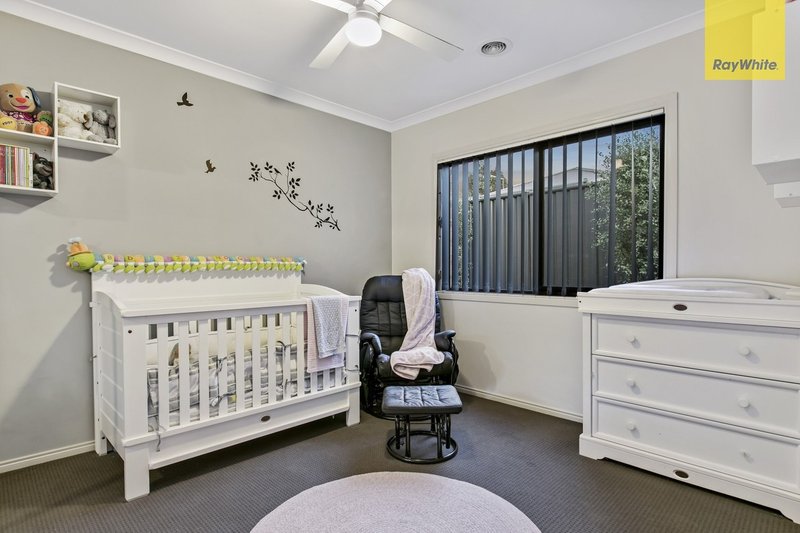 Photo - 32 Sagan Drive, Cranbourne North VIC 3977 - Image 8