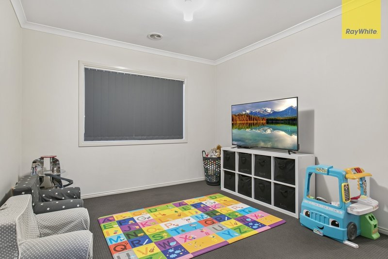 Photo - 32 Sagan Drive, Cranbourne North VIC 3977 - Image 9