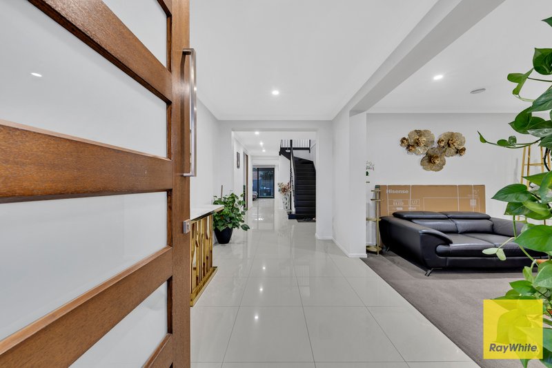 Photo - 32 Samsara Avenue, Truganina VIC 3029 - Image 3