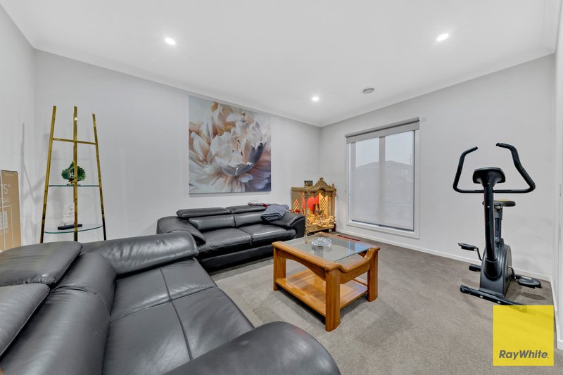 Photo - 32 Samsara Avenue, Truganina VIC 3029 - Image 5