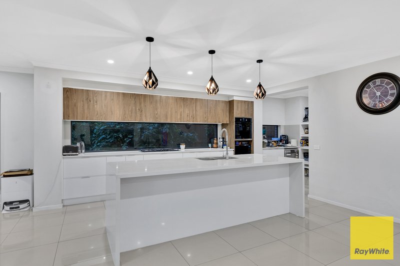 Photo - 32 Samsara Avenue, Truganina VIC 3029 - Image 8