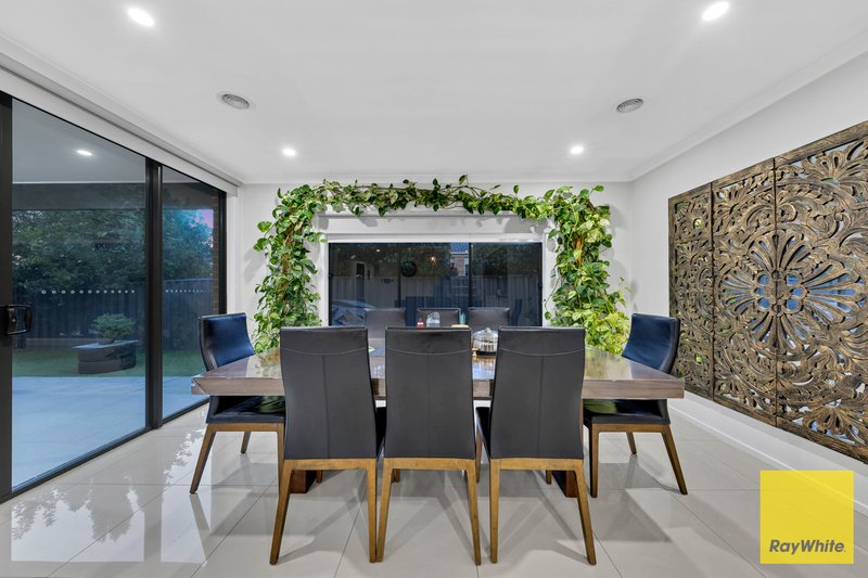 Photo - 32 Samsara Avenue, Truganina VIC 3029 - Image 11