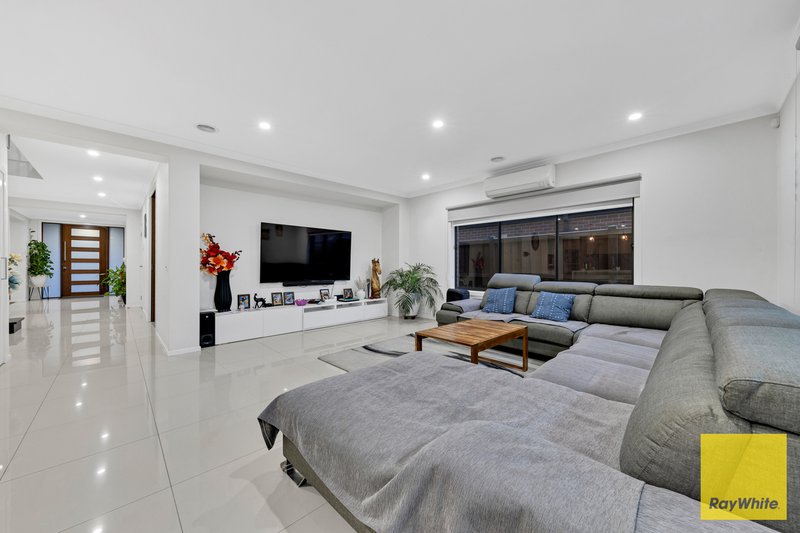 Photo - 32 Samsara Avenue, Truganina VIC 3029 - Image 12