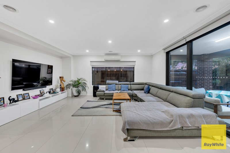 Photo - 32 Samsara Avenue, Truganina VIC 3029 - Image 13