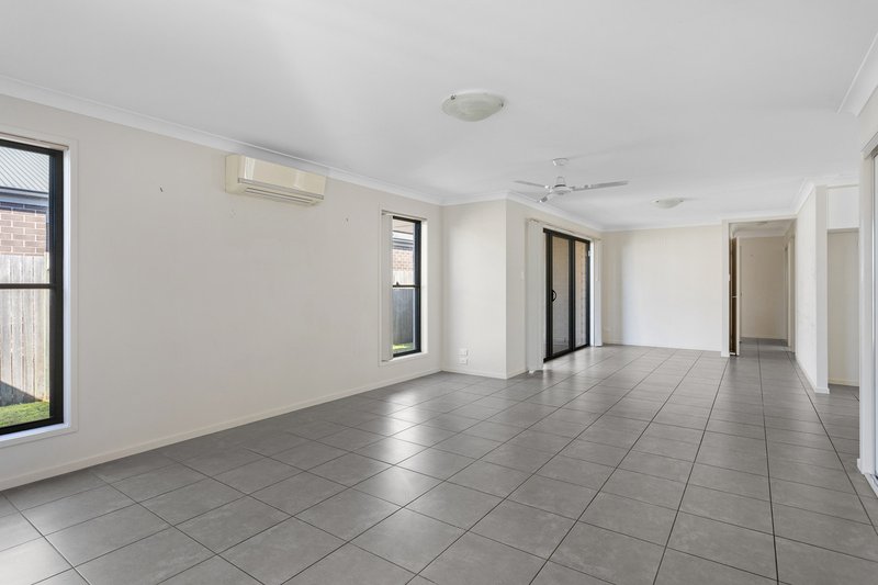 Photo - 32 Sanctuary Drive, Cranley QLD 4350 - Image 6
