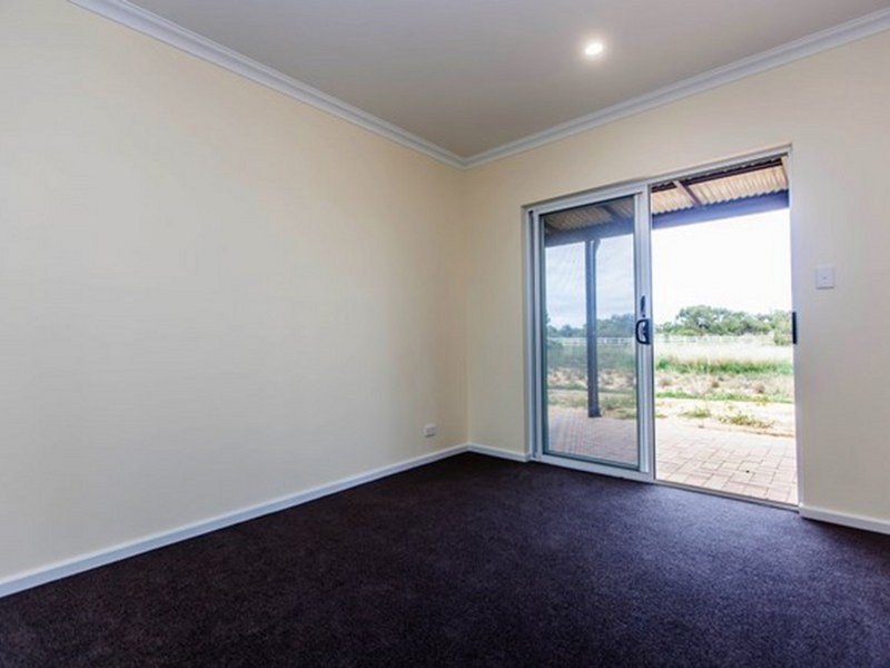 Photo - 32 Sandal Wood Road, Gabbadah WA 6041 - Image 10