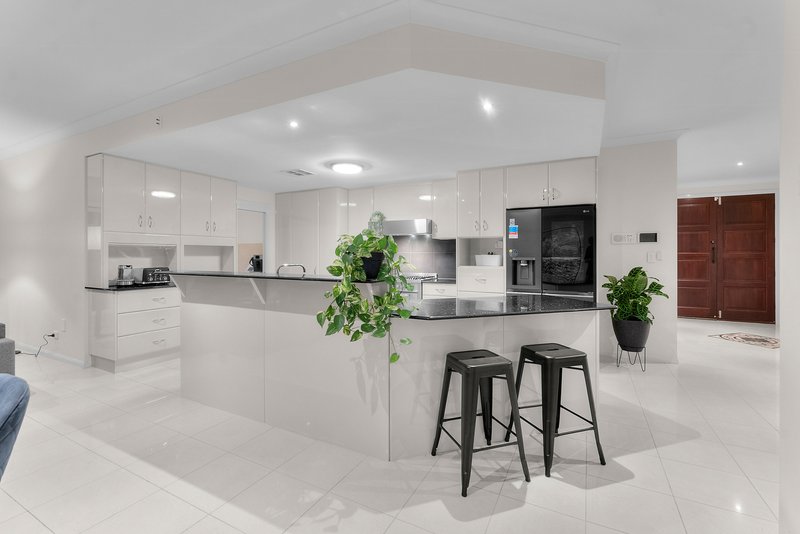 Photo - 32 Sandpiper Avenue, North Lakes QLD 4509 - Image 6