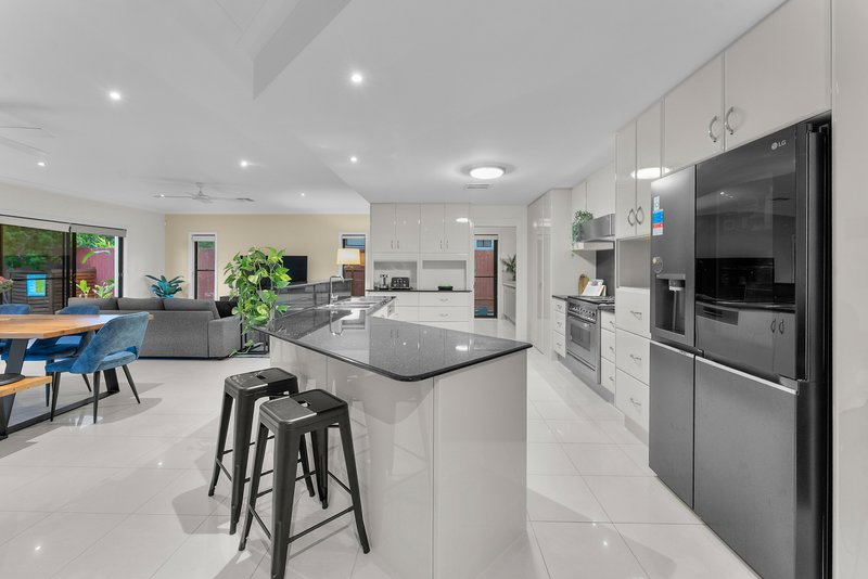 Photo - 32 Sandpiper Avenue, North Lakes QLD 4509 - Image 7