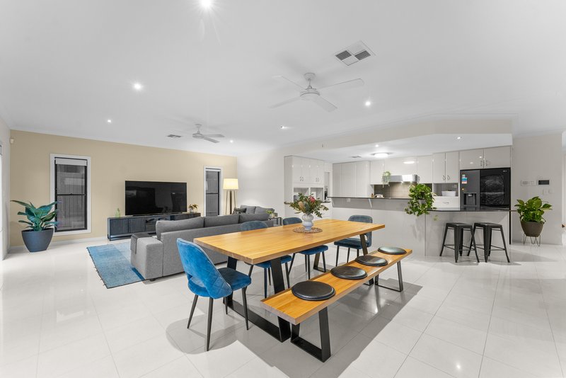 Photo - 32 Sandpiper Avenue, North Lakes QLD 4509 - Image 10