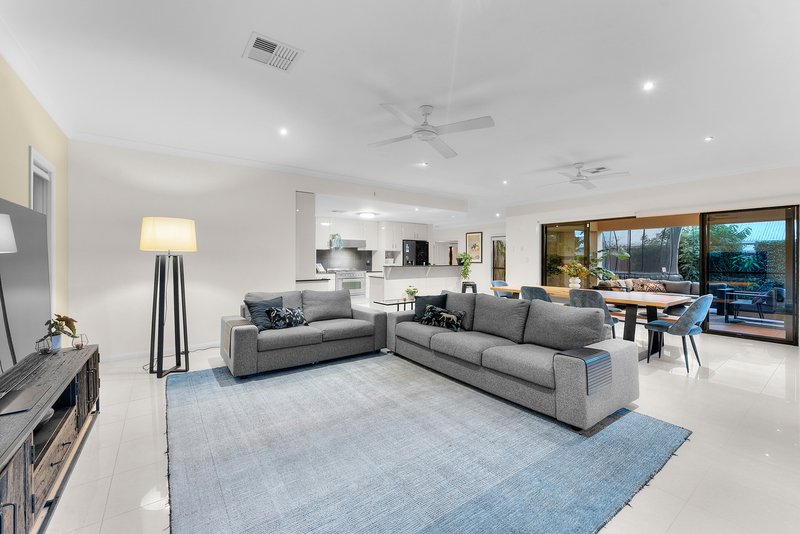 Photo - 32 Sandpiper Avenue, North Lakes QLD 4509 - Image 11