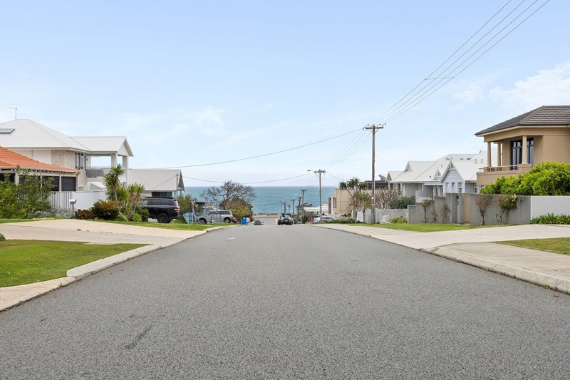 Photo - 32 Saunders Street, North Beach WA 6020 - Image 2
