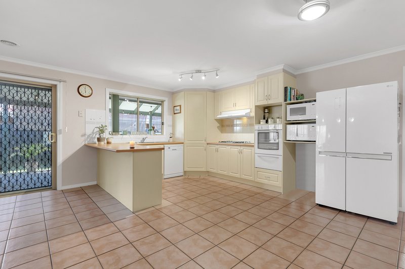 Photo - 32 Scenic Terrace, South Morang VIC 3752 - Image 4