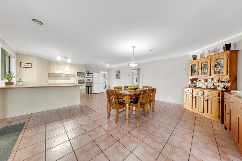 Photo - 32 Scenic Terrace, South Morang VIC 3752 - Image 5