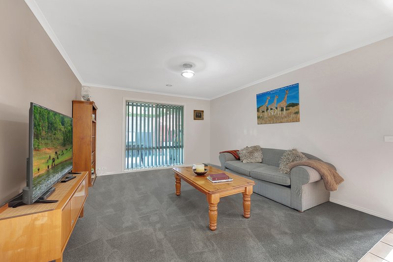 Photo - 32 Scenic Terrace, South Morang VIC 3752 - Image 9