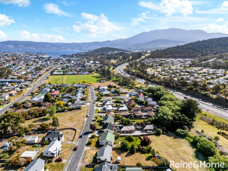 Photo - 32 Schouten Street, Warrane TAS 7018 - Image 17