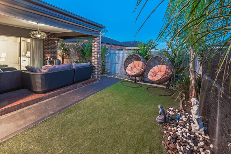 Photo - 32 Serenity Way, Craigieburn VIC 3064 - Image 10