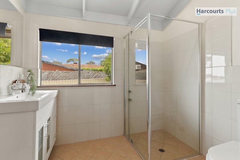 Photo - 32 Shamrock Road, Hallett Cove SA 5158 - Image 12